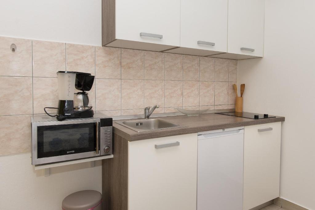 Apartments Lovrić - One-Bedroom Apartment With Sea View