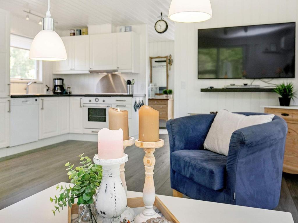 Kuchyň nebo kuchyňský kout v ubytování 4 person holiday home in Læsø