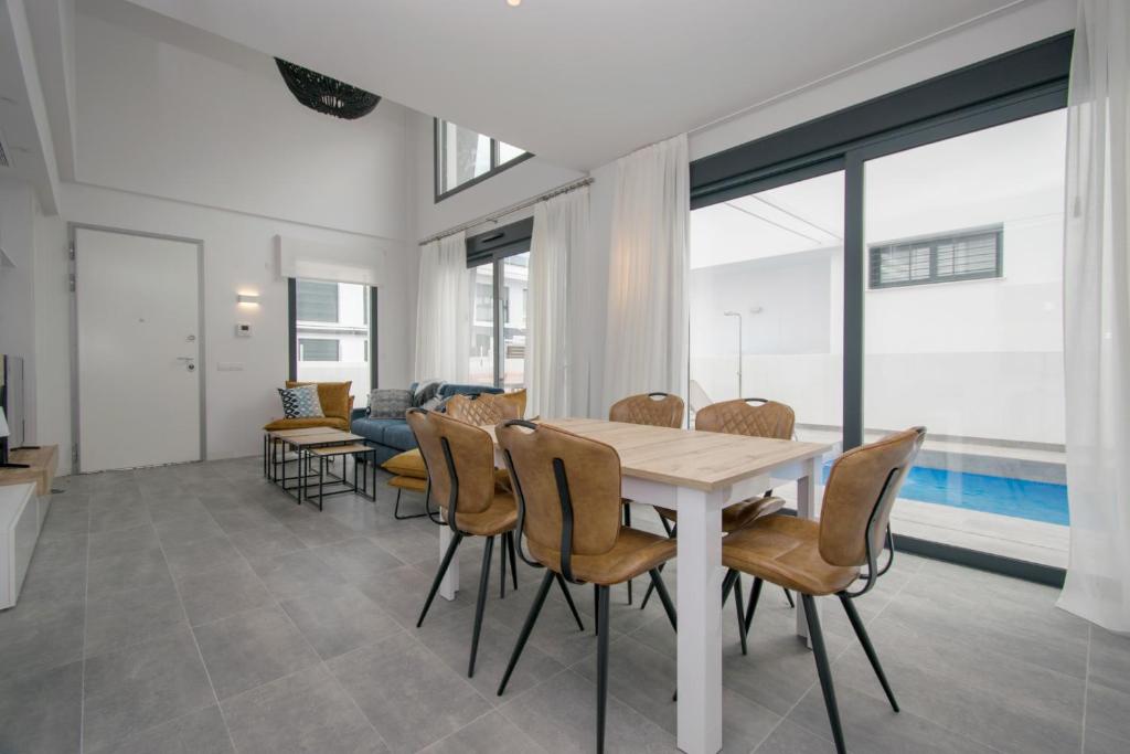 Bazén v ubytování 205 Luxury Gran Villa - Alicante Holiday nebo v jeho okolí
