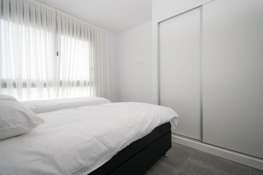 Postel nebo postele na pokoji v ubytování 205 Luxury Gran Villa - Alicante Holiday
