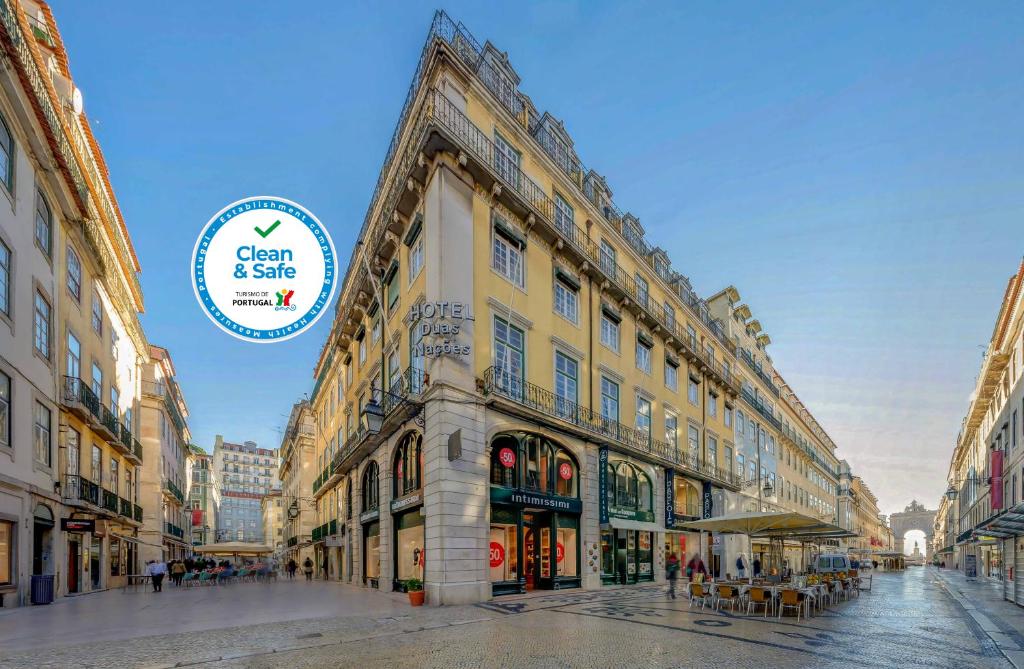 a view of a city street with buildings at Hotel Duas Nações in Lisbon