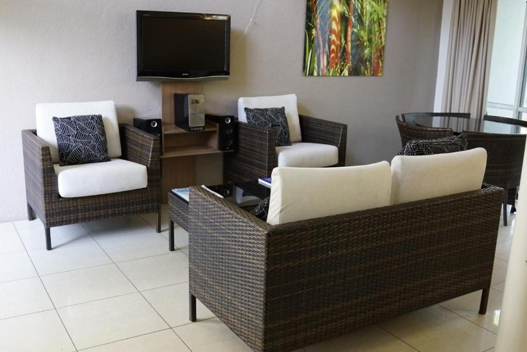 TV a/nebo společenská místnost v ubytování Reef Resort Villas Port Douglas
