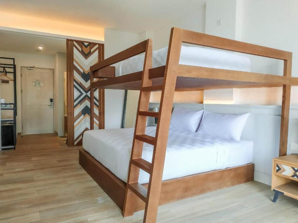 Jambuluwuk Convention Hall & Resort Batu - Triple Habitación Con Balcón