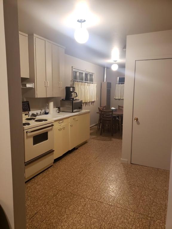 Kuchyň nebo kuchyňský kout v ubytování Sunset Motel