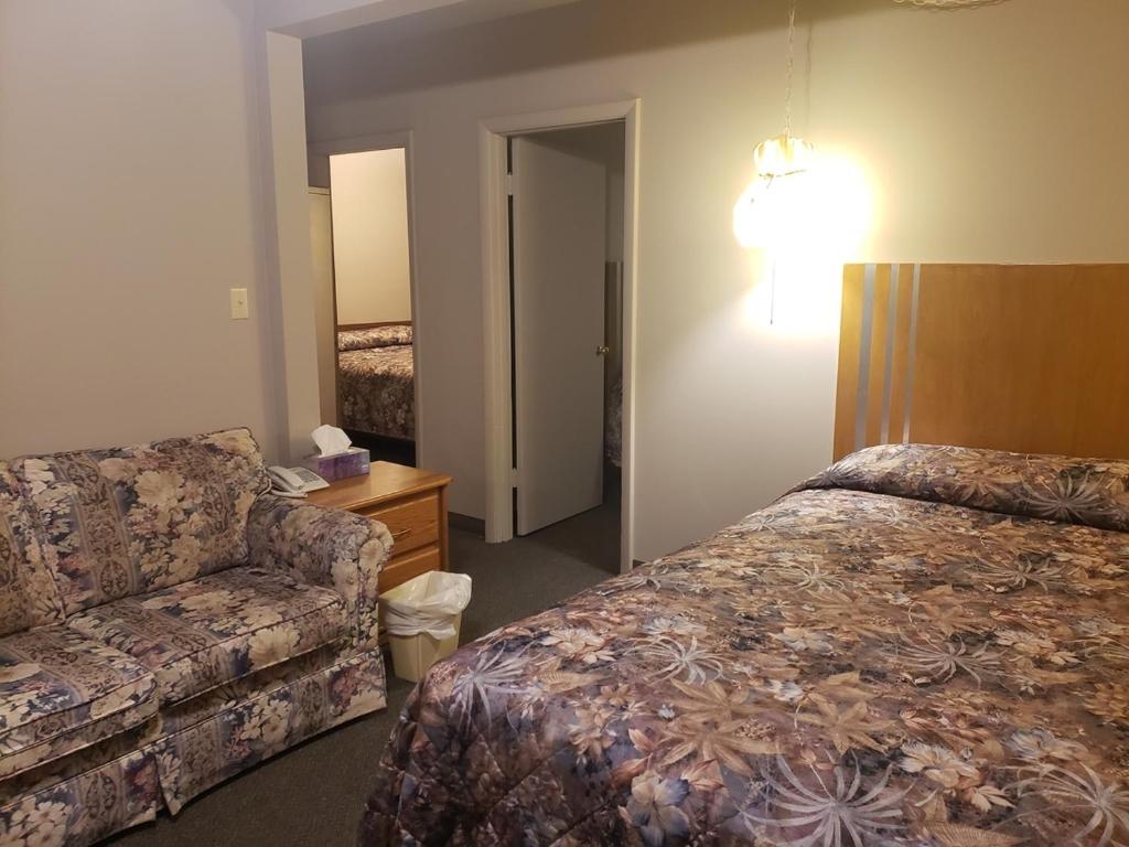 Postel nebo postele na pokoji v ubytování Sunset Motel