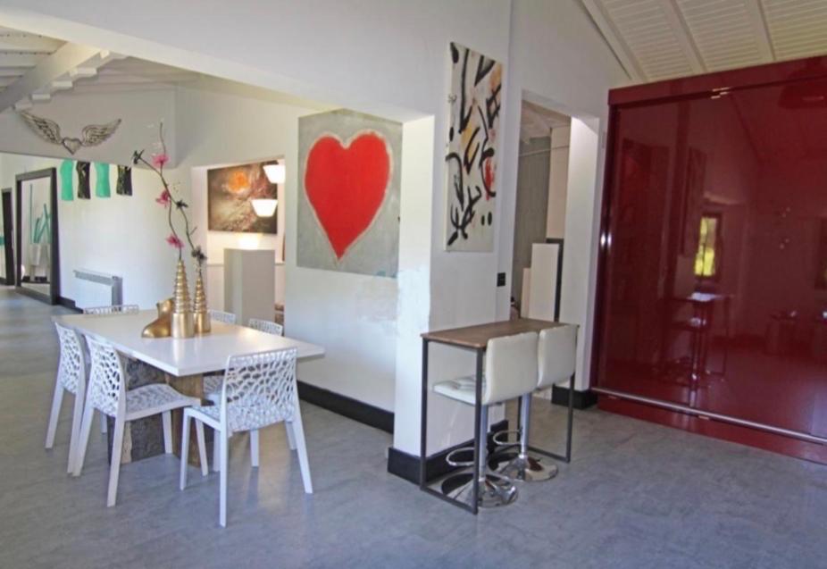 Exclusiva Villa de Autor, Tamallancos, Spain - Booking.com