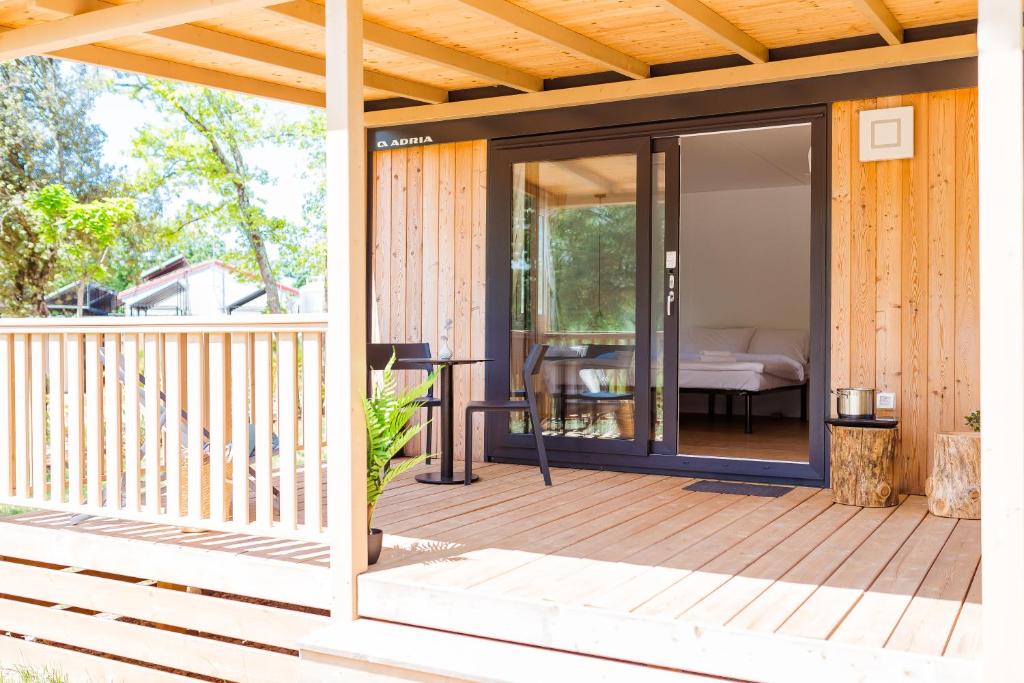Balcone o terrazza di Mobile Homes Casapini in FKK Camping Solaris