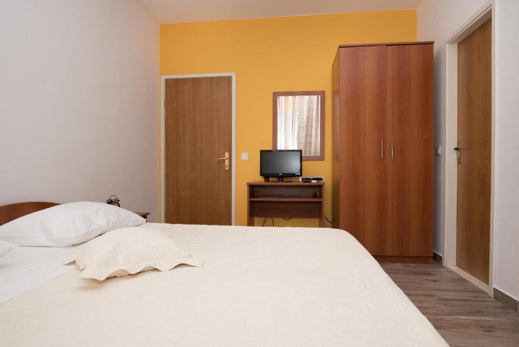 Кровать или кровати в номере Apartments Lovrić
