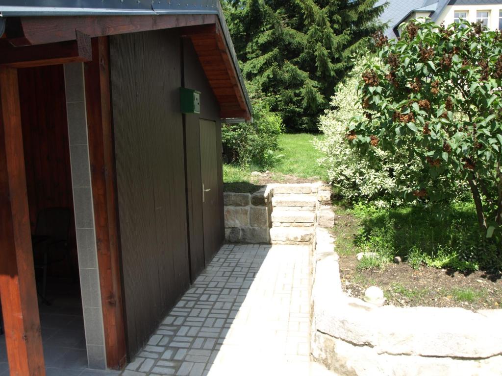 Zahrada ubytování Guest House LUFT Sněžník