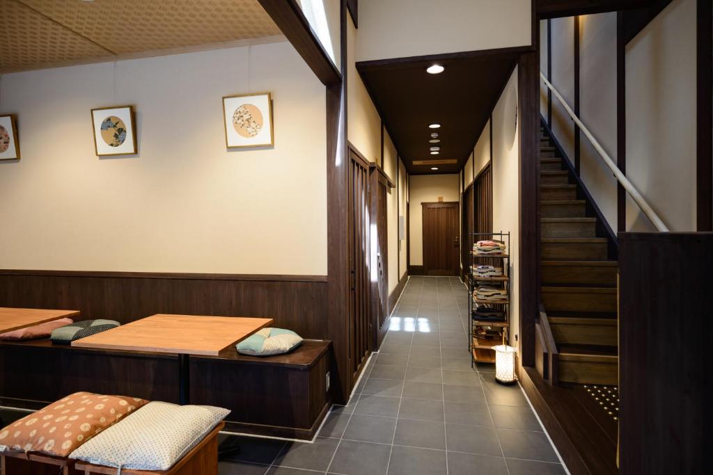 Posezení v ubytování Luck You Kyoto