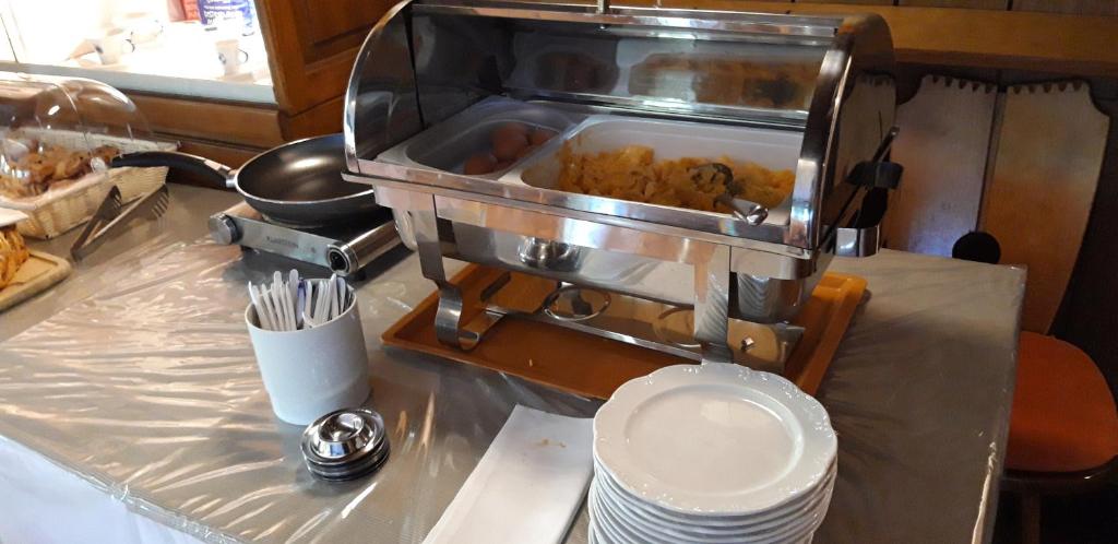 Příslušenství pro přípravu čaje a kávy v ubytování Alemannenhof Hotel Engel