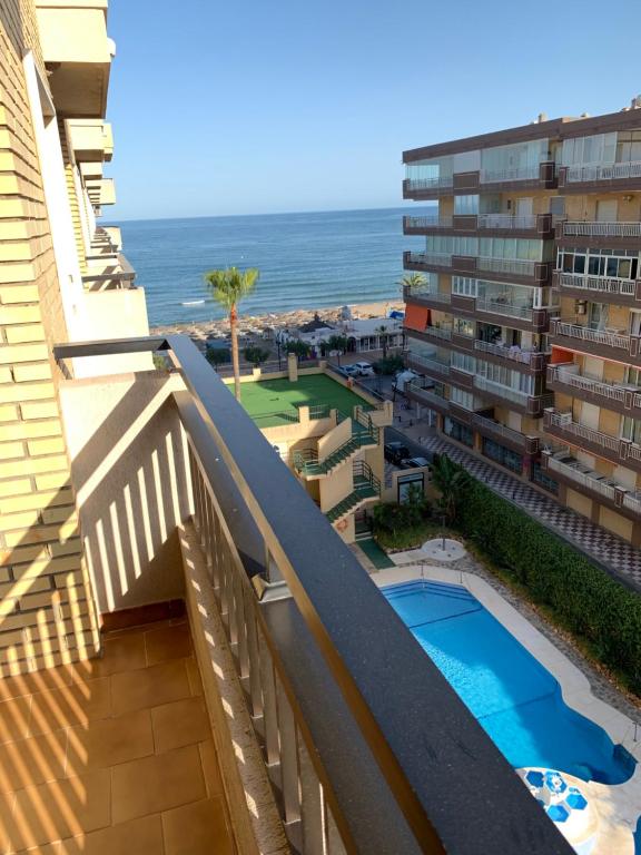 Bazén v ubytovaní Apartamento Fuengirola R09 Edificio Ronda IV alebo v jeho blízkosti