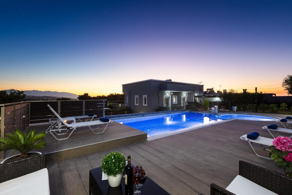 Πισίνα στο ή κοντά στο Villa Emily Rethymno