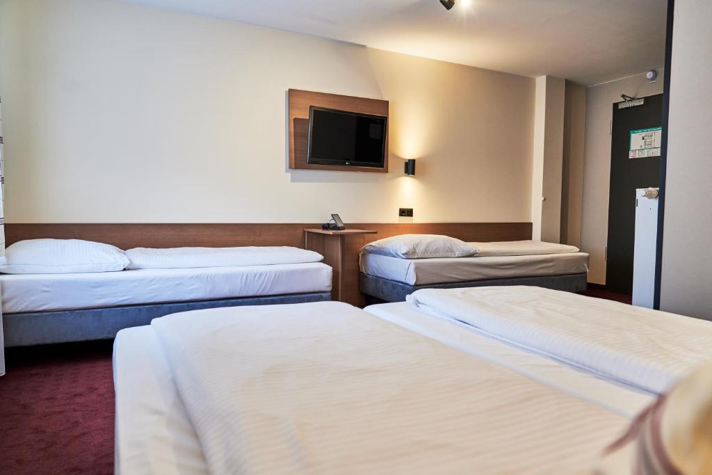 Postel nebo postele na pokoji v ubytování McDreams Hotel München - Messe