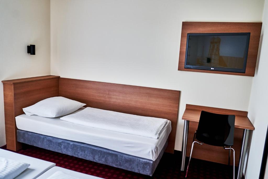 Postel nebo postele na pokoji v ubytování McDreams Hotel München - Messe