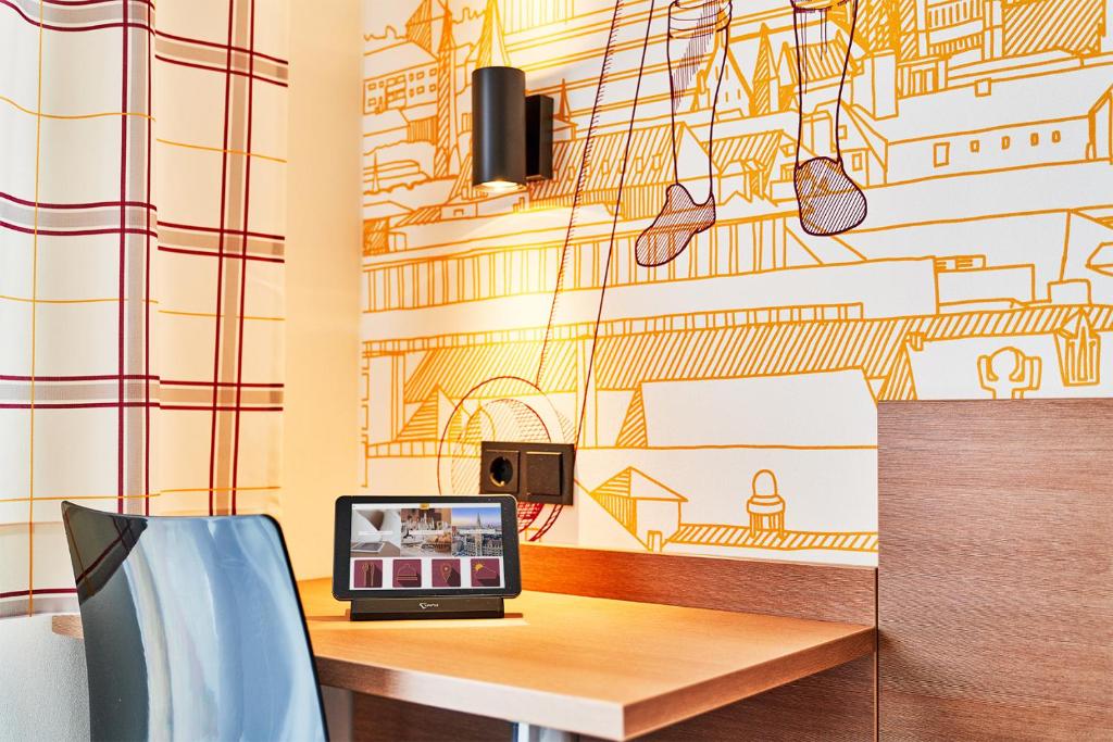 TV a/nebo společenská místnost v ubytování McDreams Hotel München - Messe