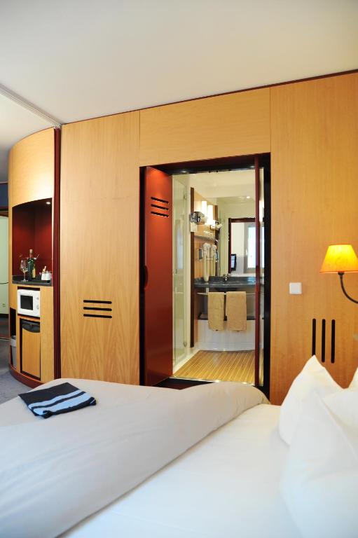 Postel nebo postele na pokoji v ubytování Novotel Suites Hannover