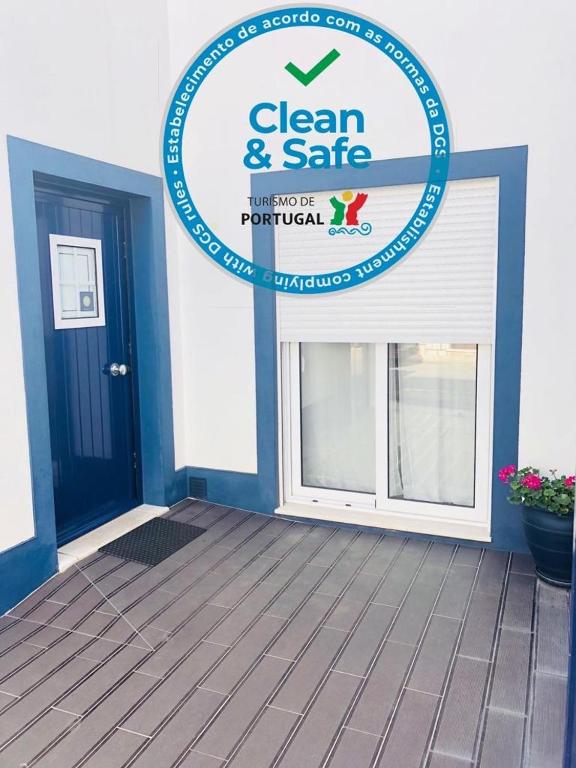 a sign that says clean and safe in front of a garage at Casa Milheiras in Almeirim