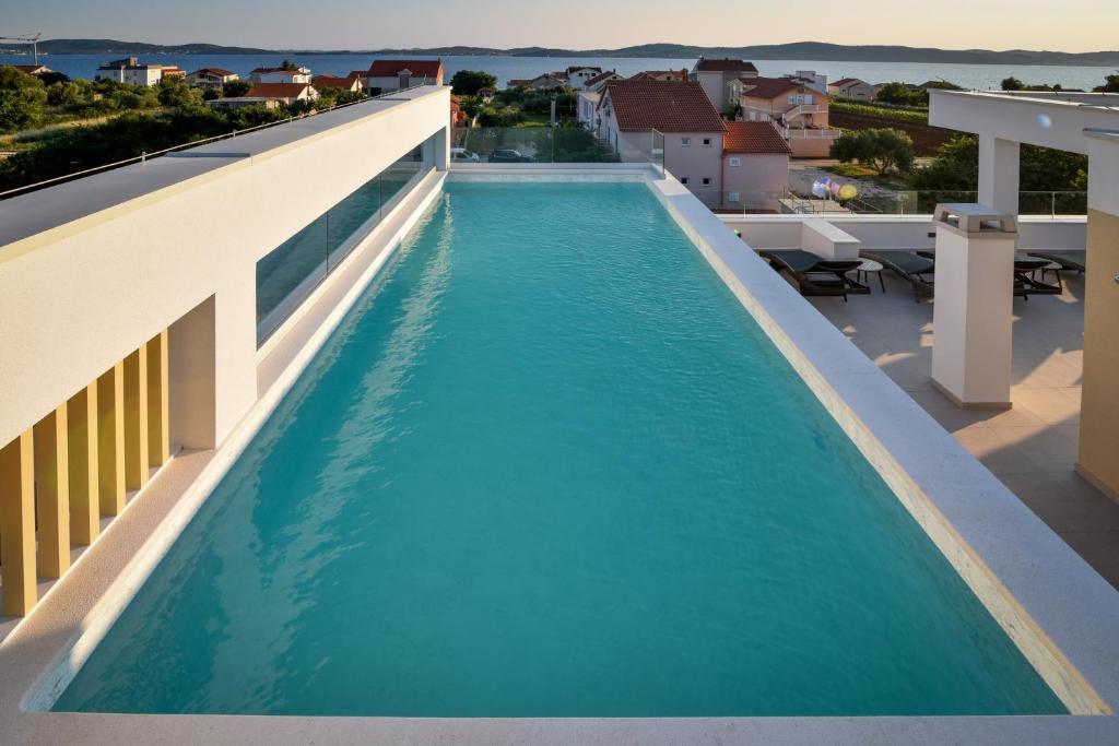 Πισίνα στο ή κοντά στο Luxury Apartments La Perla