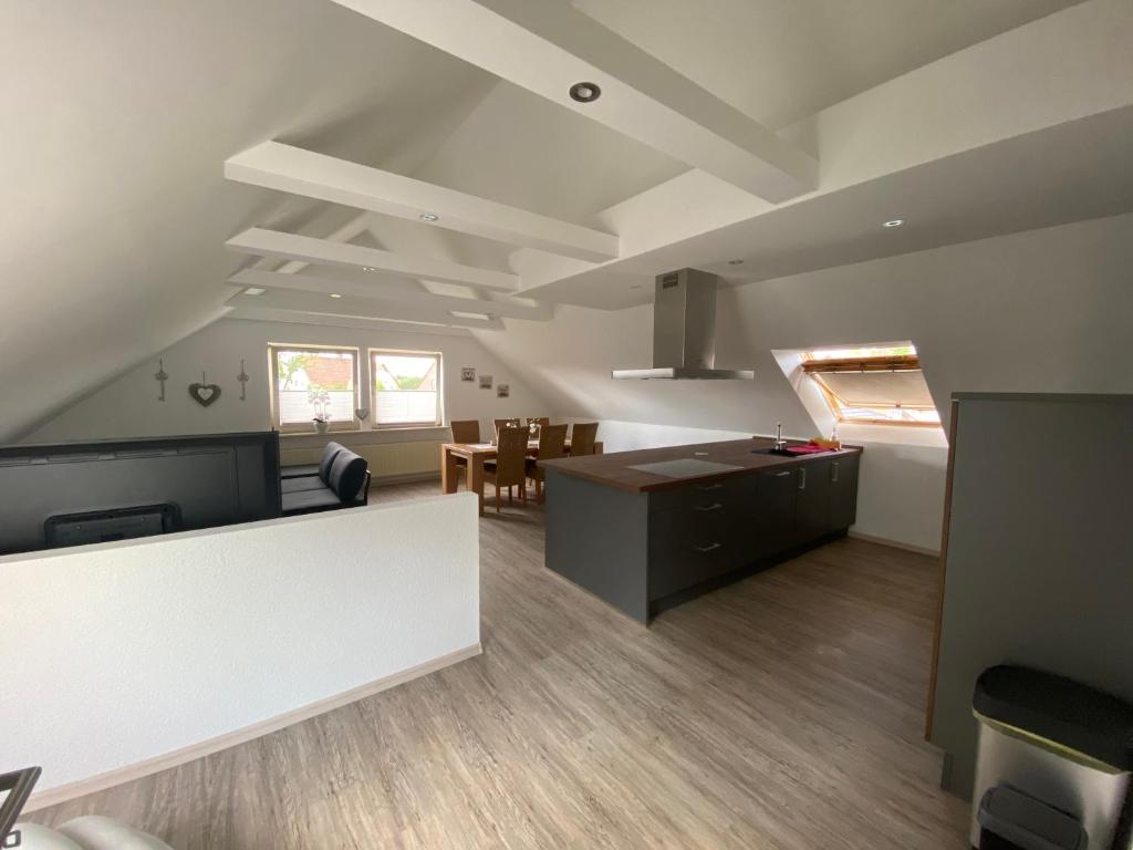 Kuchyň nebo kuchyňský kout v ubytování Traumhafte Dachgeschosswohnung