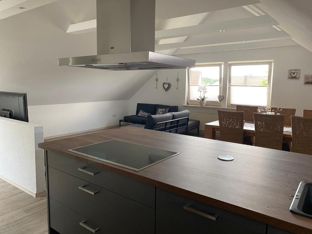 Kuchyň nebo kuchyňský kout v ubytování Traumhafte Dachgeschosswohnung