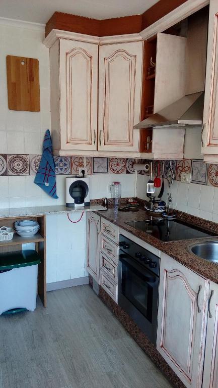 Kuchyň nebo kuchyňský kout v ubytování PISO ACOGEDOR Y ALEGRE EN CASTELLÓN
