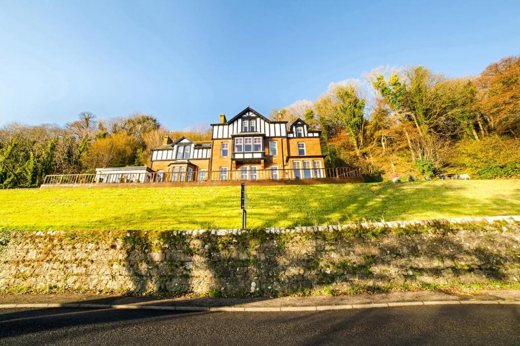 The building where the hotel is located 