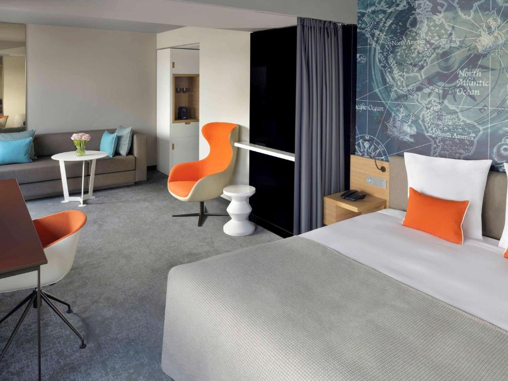 Coin salon dans l'établissement Mövenpick Hotel Amsterdam City Centre