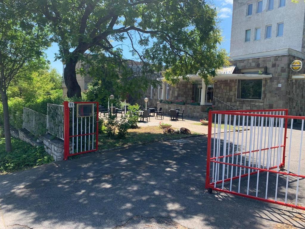 Budova, kde se hotel nachází