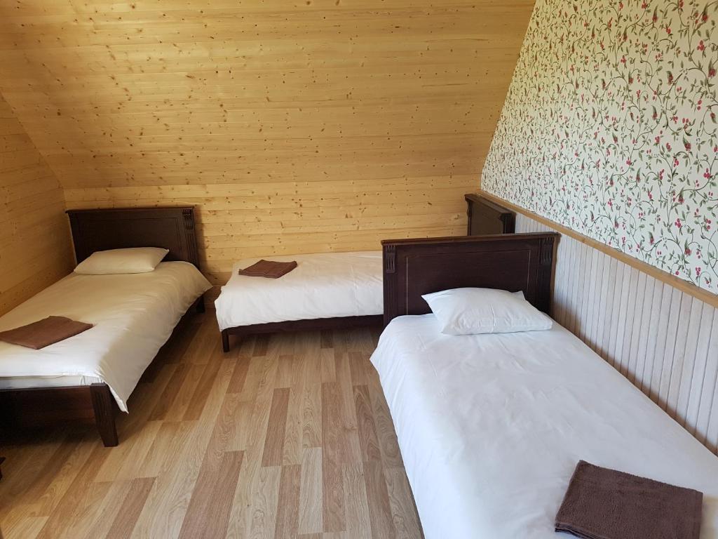 Postel nebo postele na pokoji v ubytování Risti kodumajutus