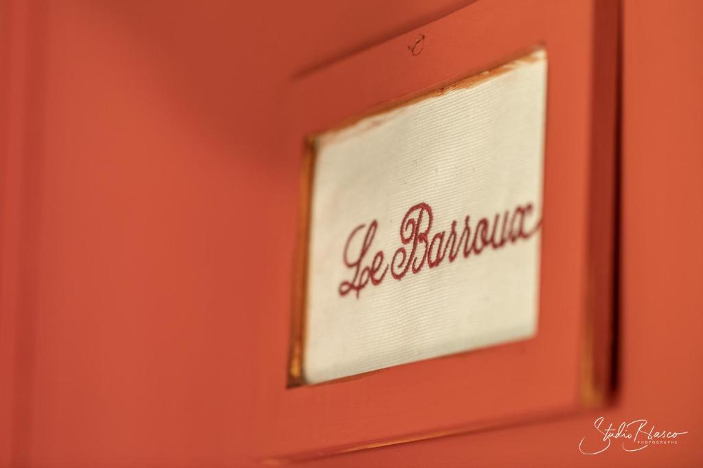 a sign on a red door with the word beethoven at Le Relais Des Dentelles in Beaumes-de-Venise