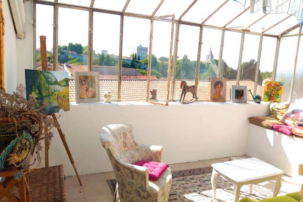 a room with a window with a chair and a table at Magnifique Maison de 230 m2 face à la tour Luma vacances-arles camargue in Arles