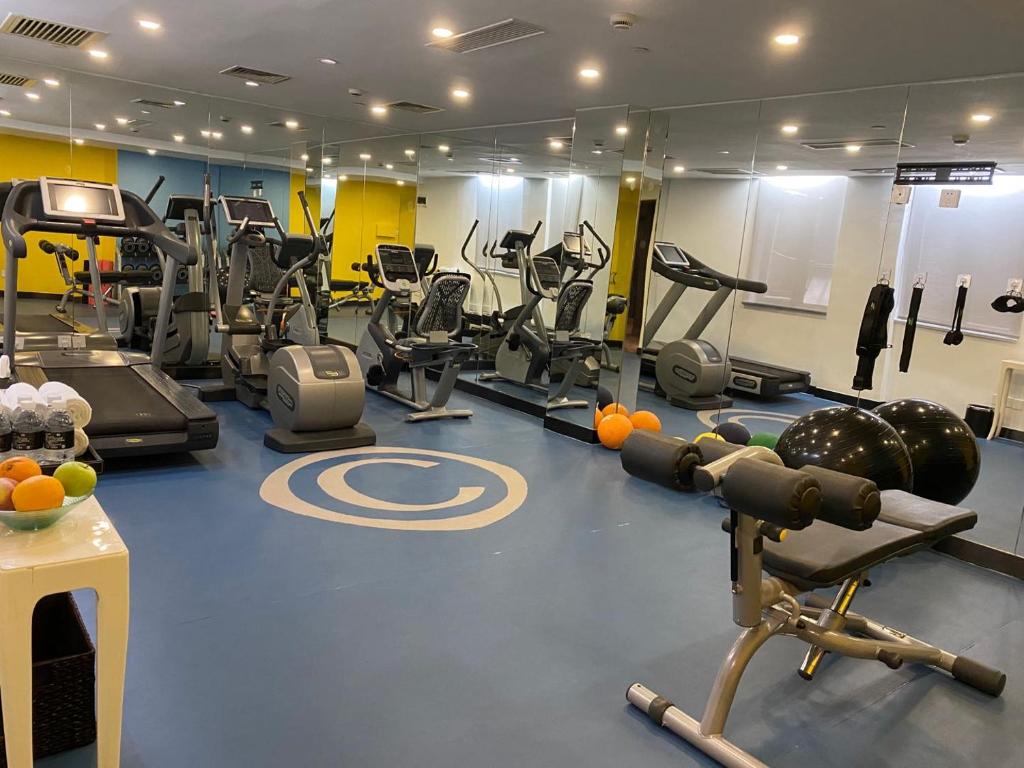 Fitness centrum a/nebo fitness zařízení v ubytování JingLai Bushe Hotel Bund Nanjing West Road Shanghai