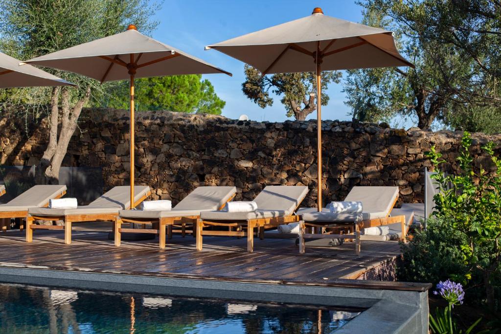 Bazén v ubytování Hôtel Restaurant Villa Joséphine nebo v jeho okolí