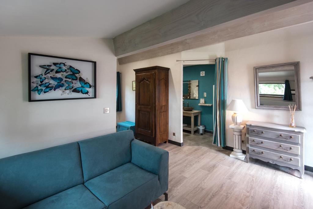 Posezení v ubytování LE MAS DES COLOMBES Chambres d'hôtes B&B & SPA