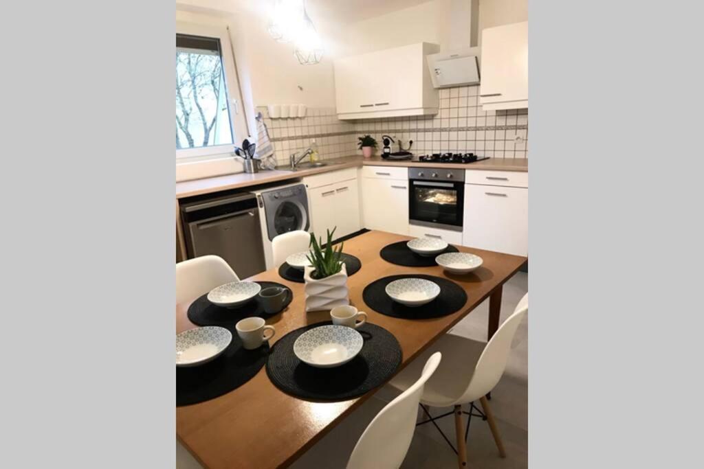 Appartement chaleureux - Two-Bedroom Apartment