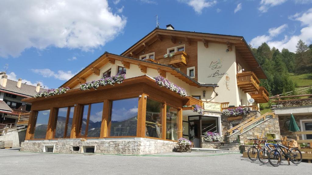 a building with windows and bikes parked in front of it at Hotel del Bosco in Livigno