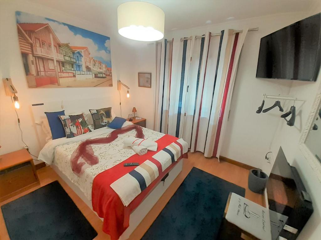 Uma cama ou camas num quarto em Aveiro Central - It´s ALL there