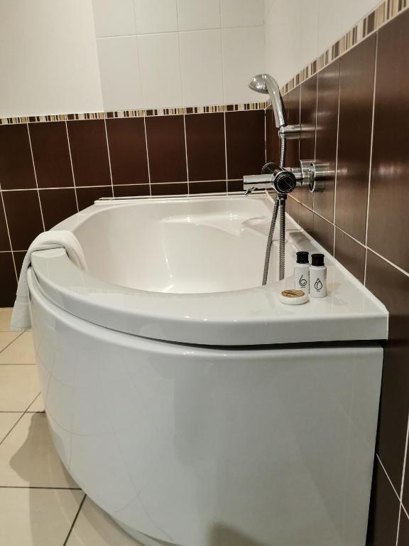 Esatitude Hotel - Suite Familiar