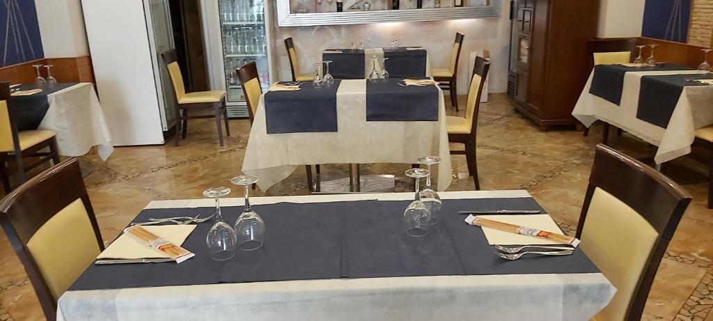 TV a/nebo společenská místnost v ubytování Albergo Piazza Risorgimento