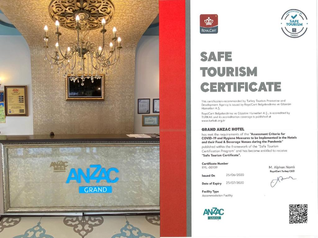 Un certificat, premiu, logo sau alt document afișat la Grand Anzac Hotel