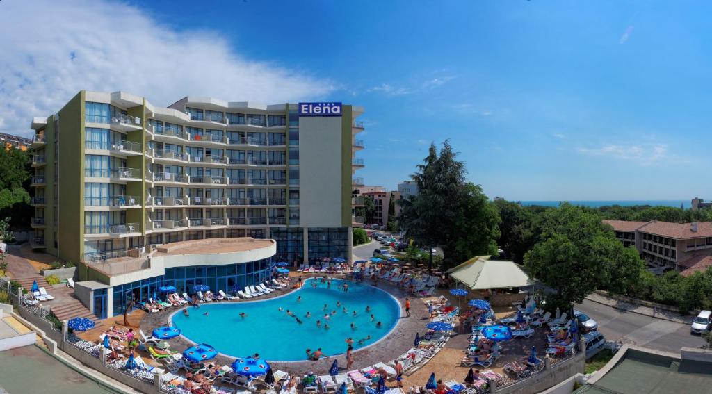 Изглед към басейн в Elena Hotel and Wellness - All Inclusive или наблизо