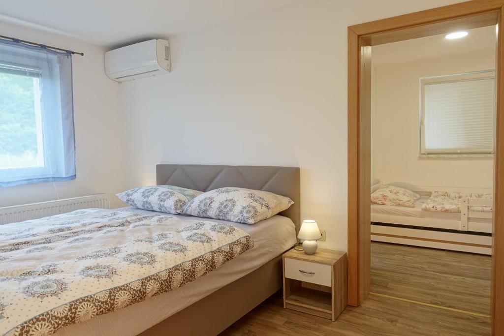 Postel nebo postele na pokoji v ubytování Apartments Laura FARM STAY