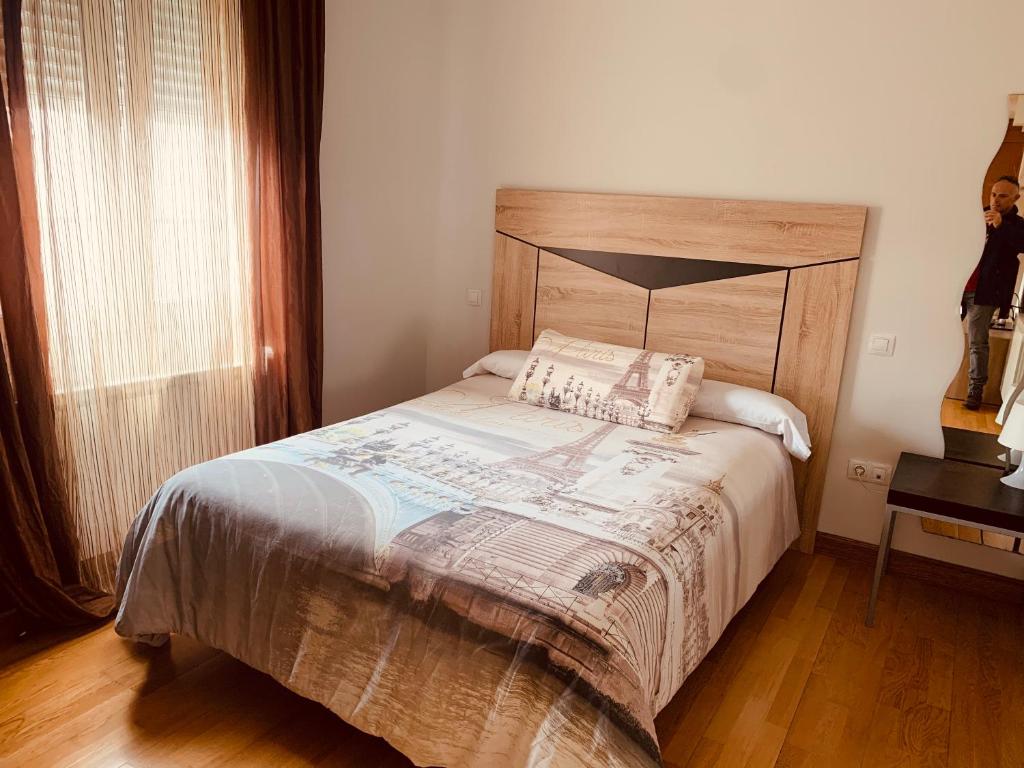 A bed or beds in a room at Estudios Blanmart