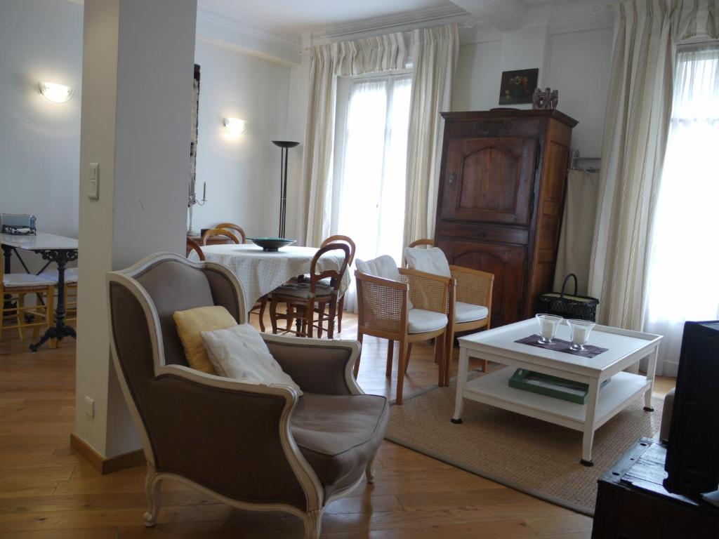 Rossini 1 - a spacious one bedroom apartment in central Nice