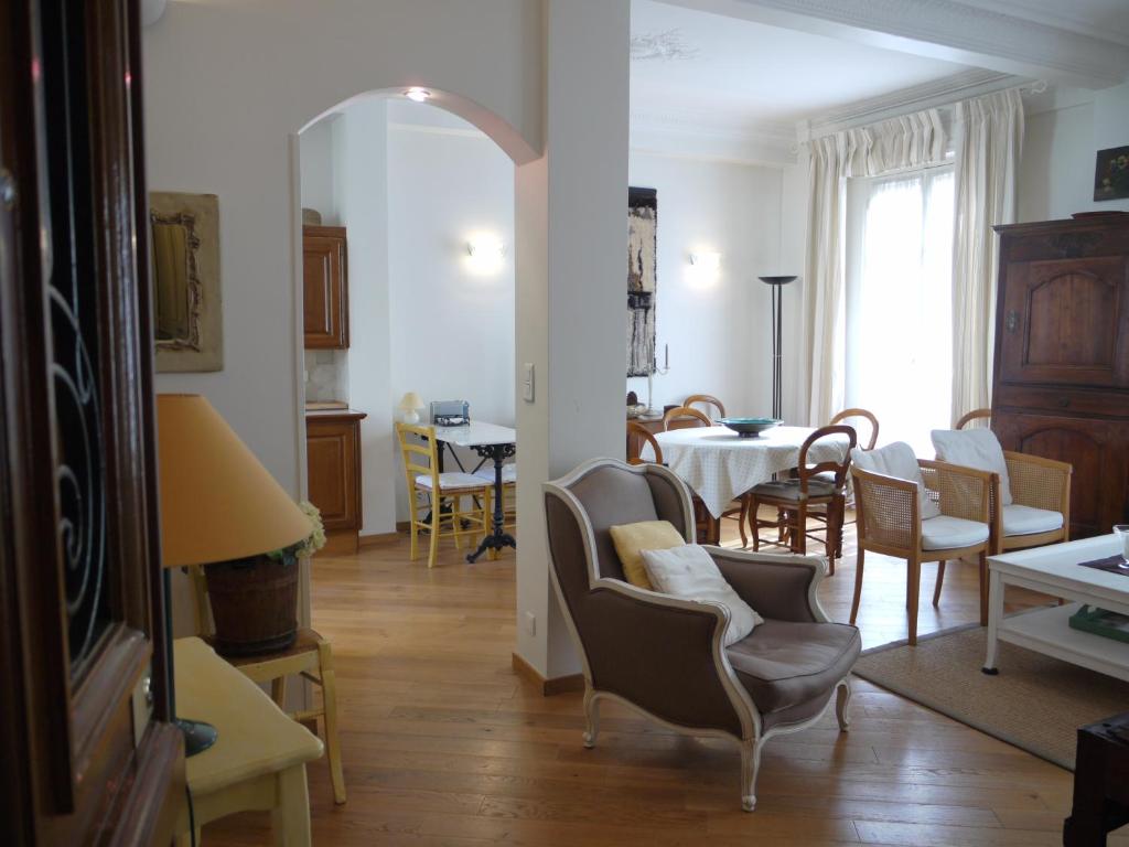 Rossini 1 - a spacious one bedroom apartment in central Nice