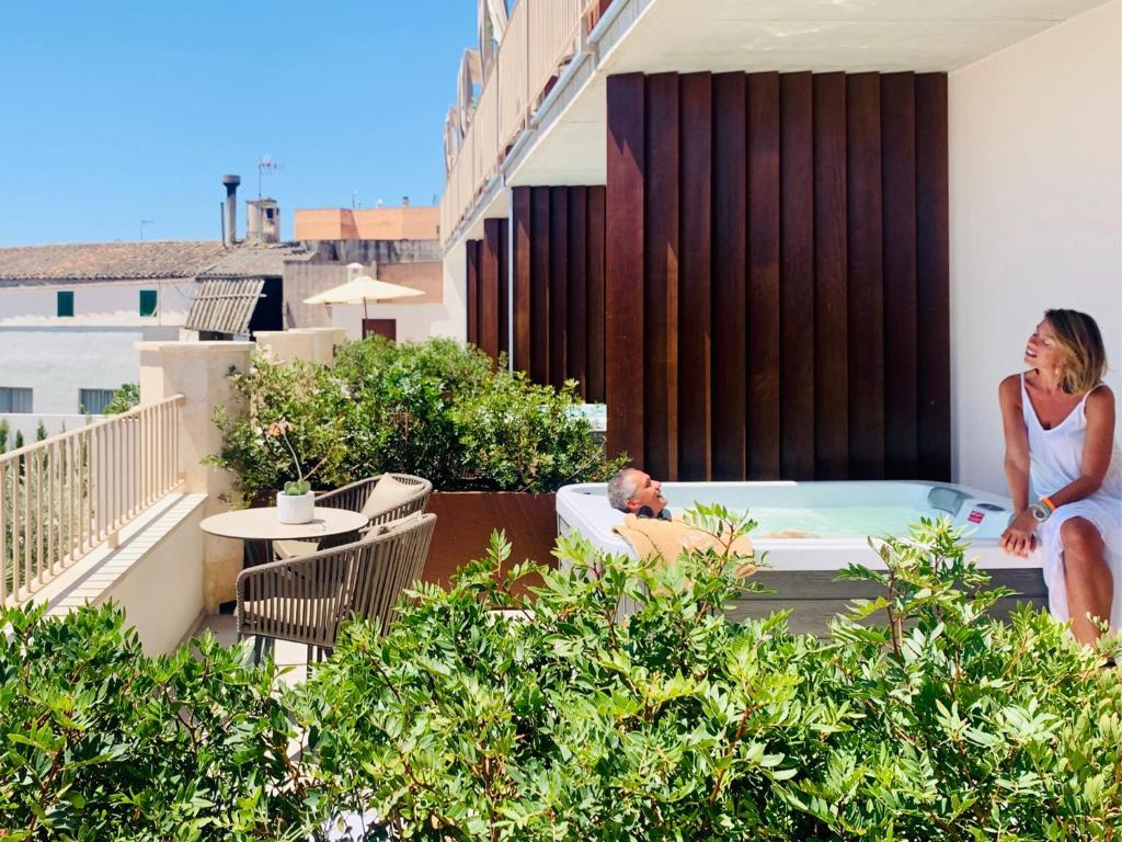 Ynaira hotel & Spa - 豪华双人房间，带漩涡浴场在露台