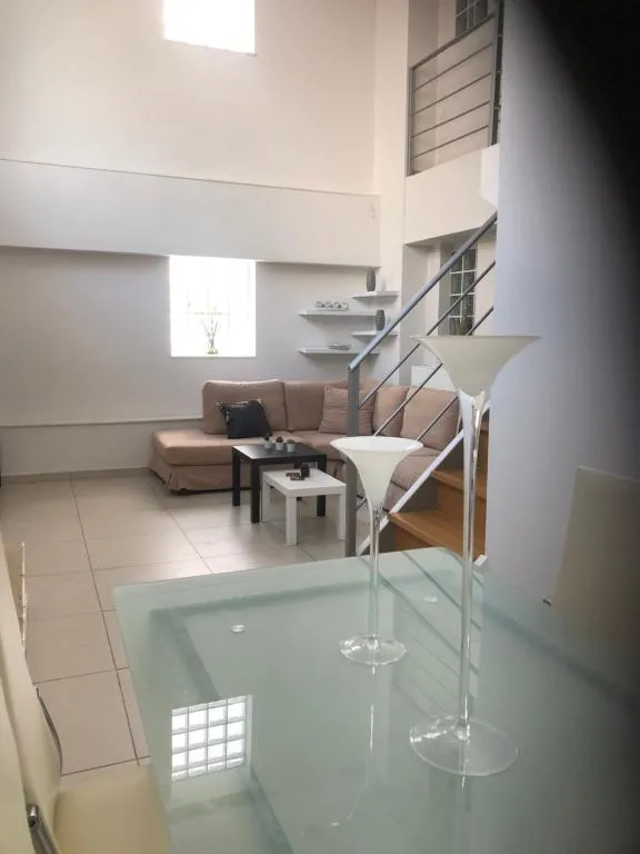 Maisonette Lux Modern Next to Metro Kerameikos, Atena, Grecia