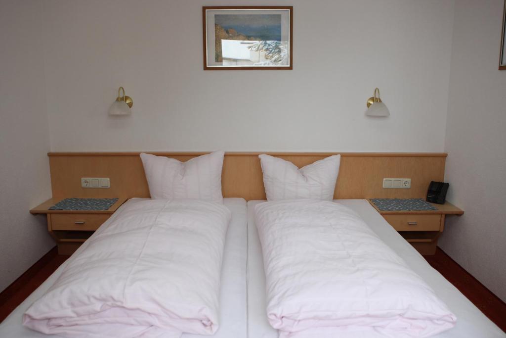 Postel nebo postele na pokoji v ubytování Hotel Garni Sonnenheim