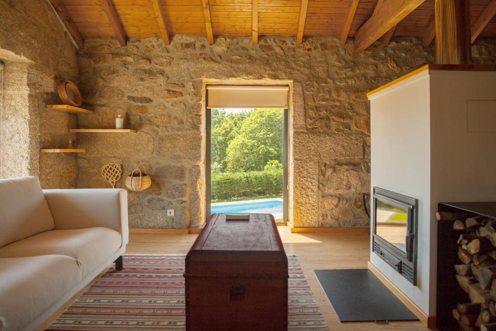 a living room with a couch and a table at Casas d'Oliva in Caramulo